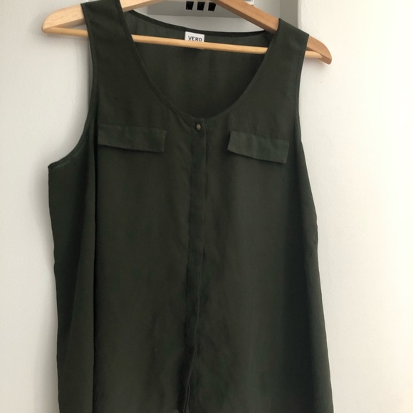 Sleeveless Blouse - Picture 1 of 5